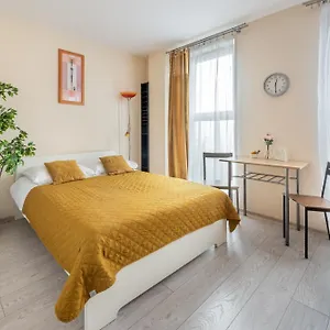 https://cozy-modern-apartment-astoria-magic-orange-old-town.krakowhotelspoland.com